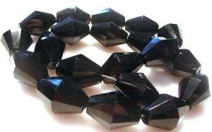 Onyx fasette - pyramid 20x15mm