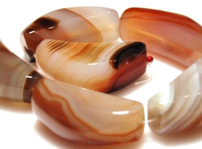 różne kształty agatów