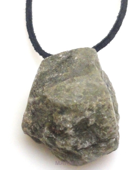 Labradoryt surowy - zawieszka 32x25x19mm + rzemień