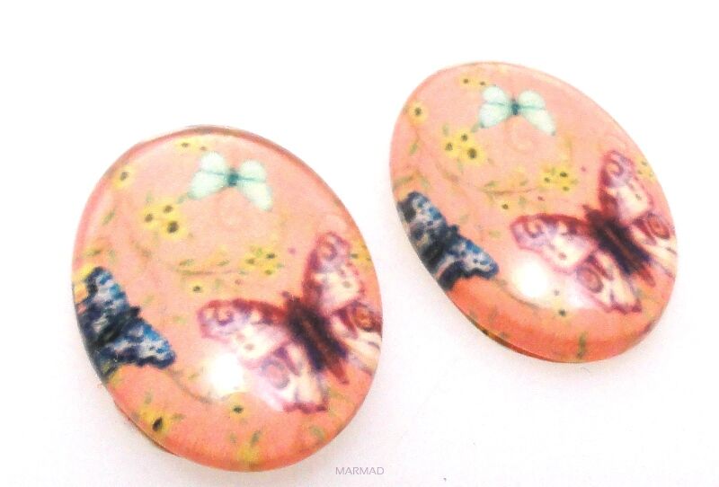 Kaboszon szklany - owal 18x13mm - motyl