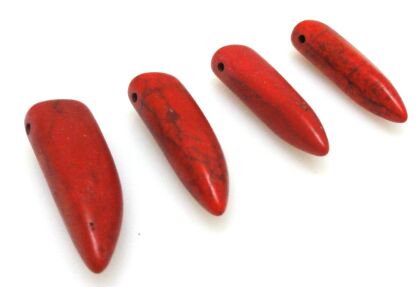 Howlit - kieł 30x10mm - czerwony - jakość B