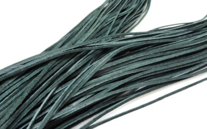 Rzemień ciemno zielony skórzany - grubość 1x1,5mm