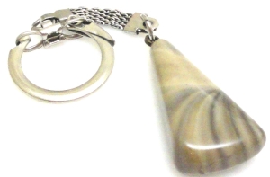 Breloczek z krzemieniem pasiastym - trójkąt 36x19x9mm