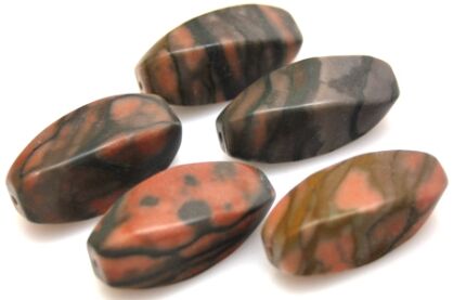 Trawertyn - skręcona oliwka 30x12mm