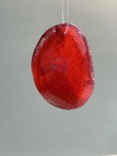 Agat smoczy czerwony plaster fasetowany z otworem- 65x40x7mm- na zawieszkę