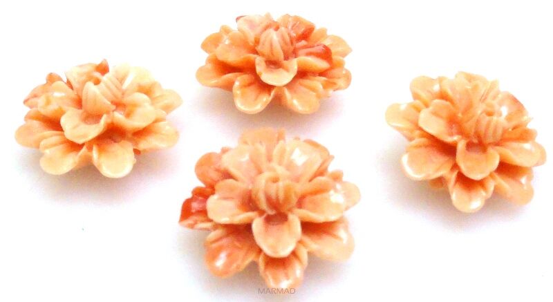 Koral z żywicą - kwiatek dalia 17mm - morelowy