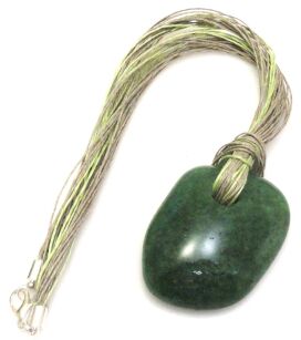 Naszyjnik awenturyn zielony 57x44x16mm z sznurkami lnianymi