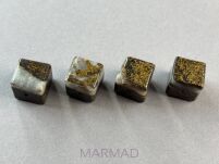 Bronzyt z kryształem - kostka 14x14mm - 2