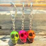 Breloczek czaszka- Howlit różowy- 23x18x23mm - 2