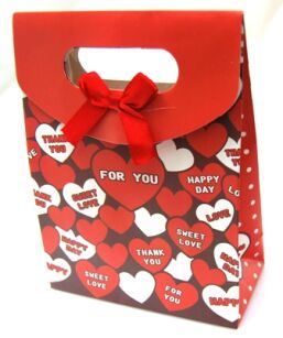 Torebka na prezent - czerwona w serca