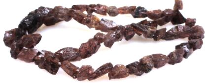 Granat - surowe bryłki, sieczka