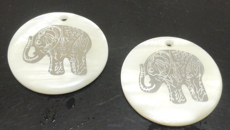Muszla perłowa - na zawieszkę moneta ze słoniem 30mm