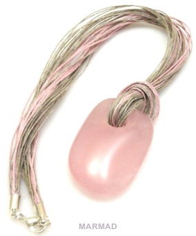 Naszyjnik kwarc różowy 53x36x13mm z sznurkami lnianymi