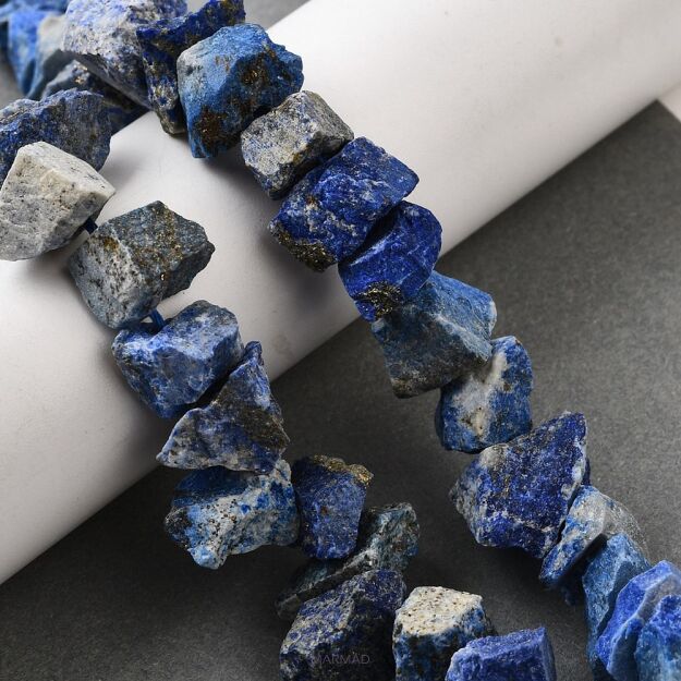 Lapis lazuli z pirytem - surowe kamienie, bryłki - z otworem