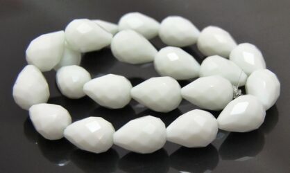 Agat biały fasetowany - kropla 18x13mm