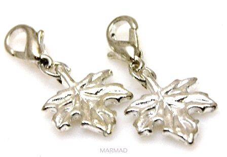 Charms z karabińczykiem - liść - posrebrzany