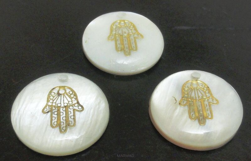Muszla perłowa - moneta z ręką Fatimy 16mm