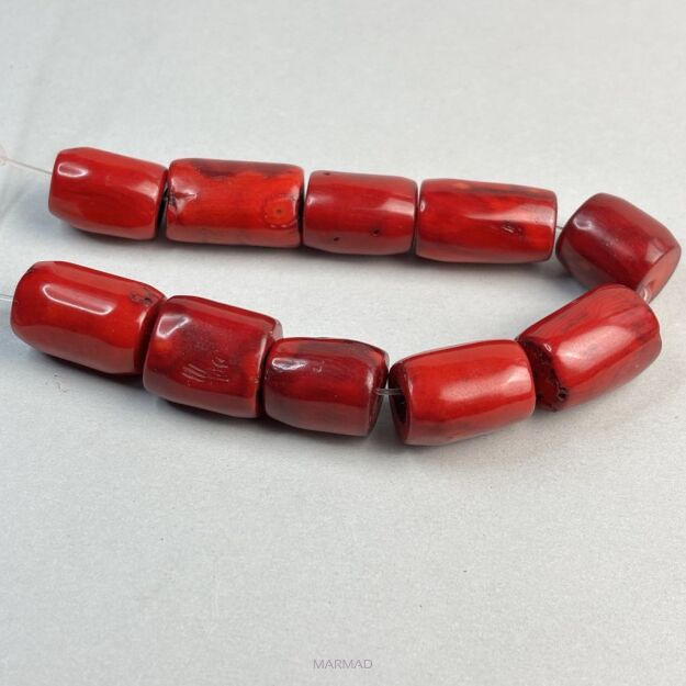 Koral - nieregularna bryłka 17-25 x 15-17mm - czerwony