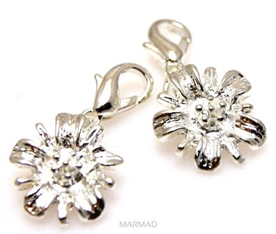 Charms z karabińczykiem - kwiatuszek - posrebrzany