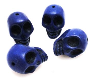 Howlit niebieski - czaszka 18x16mm