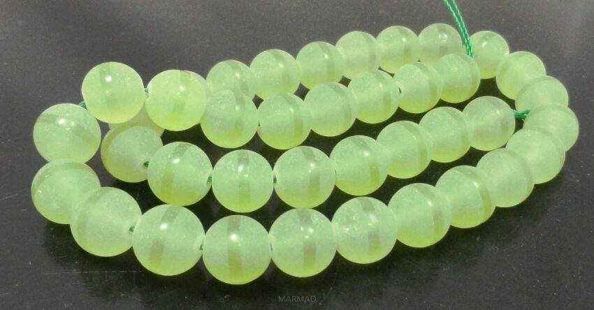 Jadeit matowy z oszlifowanym paskiem - kula 10mm