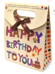 Torebka na prezent urodzinowy