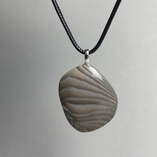 Zawieszka - krzemień pasiasty 43x35x7mm