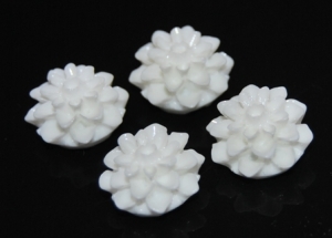 Kaboszon - kwiatek biały 14mm