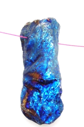 Kwarc pokryty tytanem niebieski - na wisior - 48x16x12mm