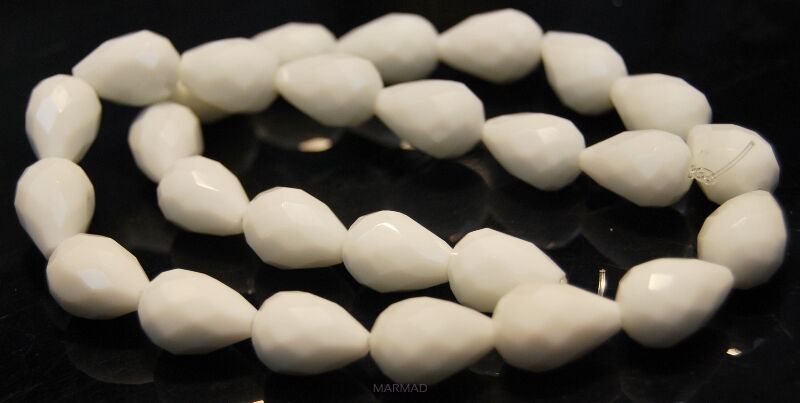 Agat biały fasetowany  - kropla 14x10mm