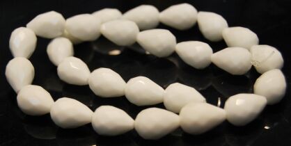 Agat biały fasetowany  - kropla 14x10mm