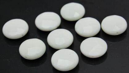 Agat biały fasetowany - moneta 15mm