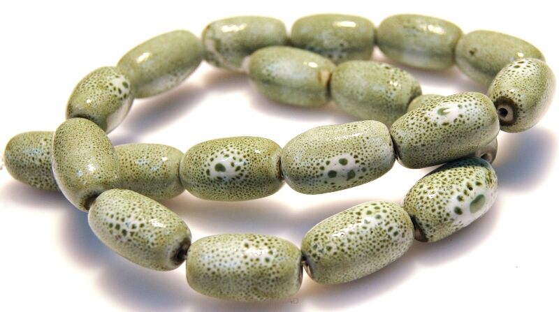 Ceramika nakrapiana - oliwka 20x13mm