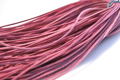 Rzemień różowy skórzany - grubość 1x1,5mm