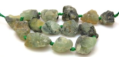 Frenit - surowe kamienie - z otworem