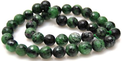 Zoisyt rubinowy fasetowany naturalny - kula 10mm