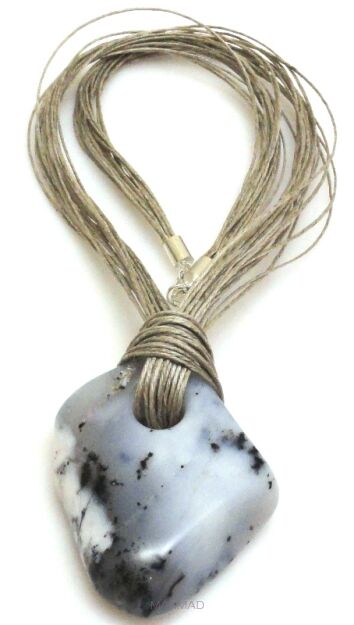 Naszyjnik opal dendrytowy - 56x42x13mm z sznurkami lnianymi