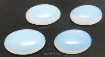 Kaboszon - opal, opalit - owal 18x13mm - II gatunek