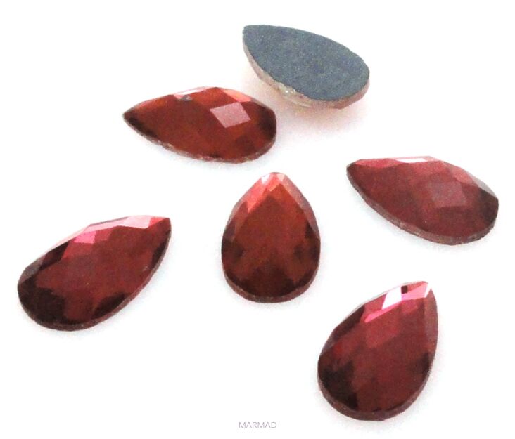 Kaboszon szklany fasetowany - kropla 11x7mm