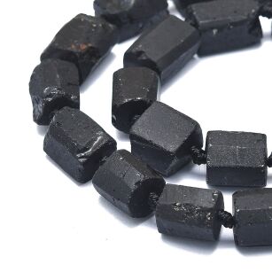 Turmalin - nieregularna 7-10 x 7-10 x 10-15mm kolumna z otworem