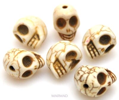 Howlit kremowy - czaszka 12x12mm