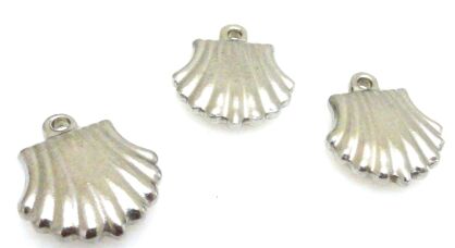 Zawieszka - muszla Jakuba 15x13mm - stainless steel