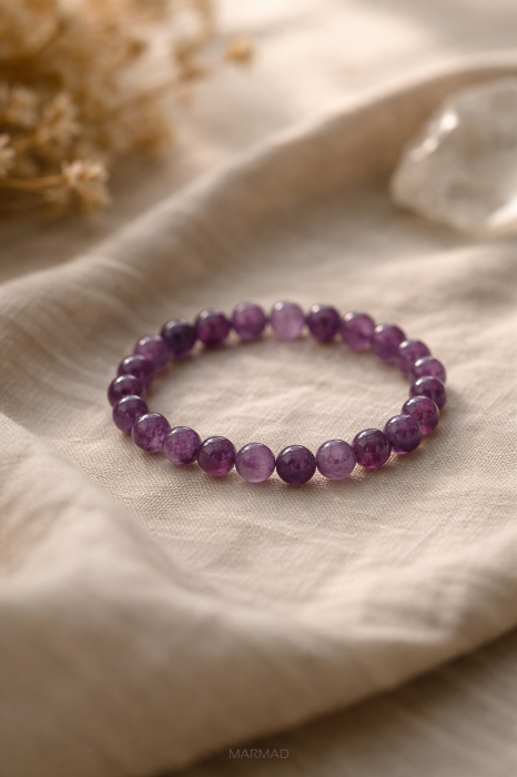 „Dlaczego czasem trzeba odłożyć kamień – o cyklach, zmianie i szacunku do energii minerałów”: